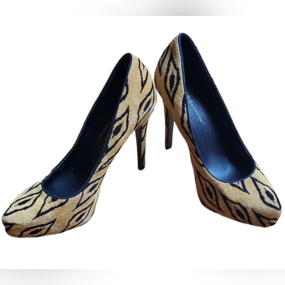 BCBGeneration Camel/Tan Faux Suede Black Tribal Parade2 Pointed Toe Heels size 6